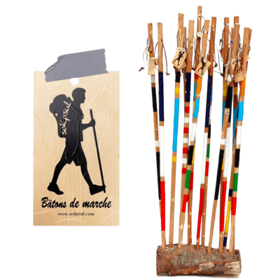 batons-de-marche-sur-présentoir (1) Bâton de marche